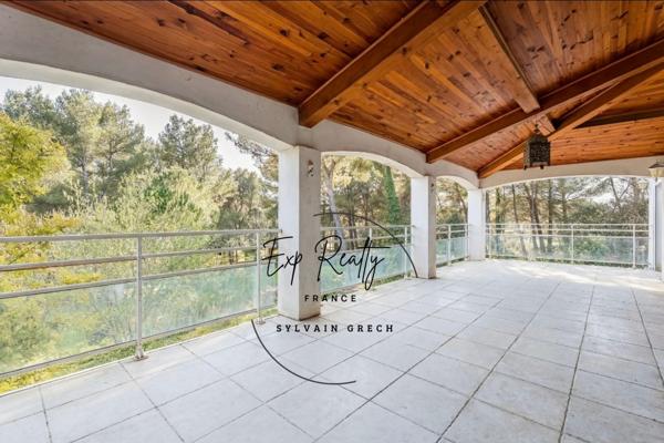 Propriété d’exception 394 m² – Terrain 10 800 m² – Piscine, dépendance, écurie