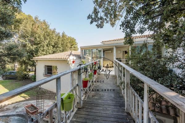 Propriété d’exception 394 m² – Terrain 10 800 m² – Piscine, dépendance, écurie