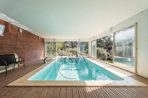 Propriété d’exception 394 m² – Terrain 10 800 m² – Piscine, dépendance, écurie