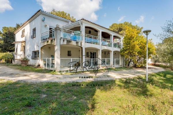 Propriété d’exception 394 m² – Terrain 10 800 m² – Piscine, dépendance, écurie