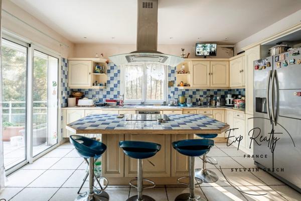 Propriété d’exception 394 m² – Terrain 10 800 m² – Piscine, dépendance, écurie