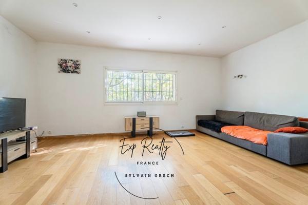 Propriété d’exception 394 m² – Terrain 10 800 m² – Piscine, dépendance, écurie