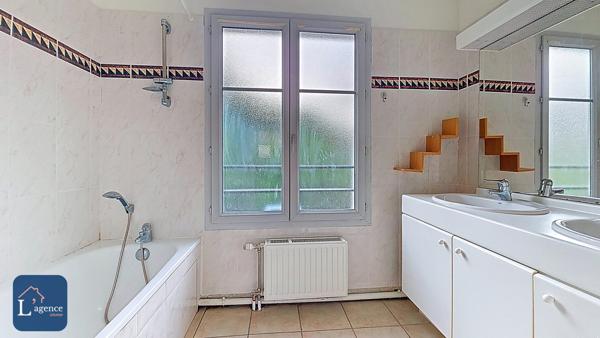 Maison T5 122m² 4 chambres garage terrasse jardin Ferney-Voltaire 01210