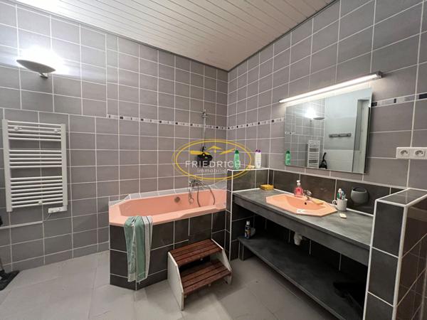 MAISON DE VILLAGE A CONFORTER Mouilly
