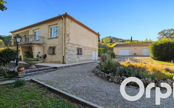 Maison à vendre    6 pièces •  Pont-Saint-Esprit