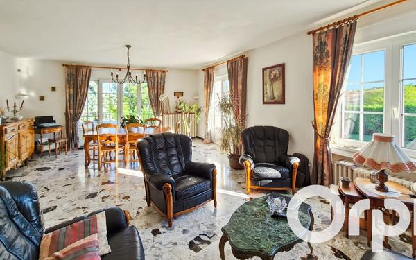 Maison à vendre    6 pièces •  Pont-Saint-Esprit