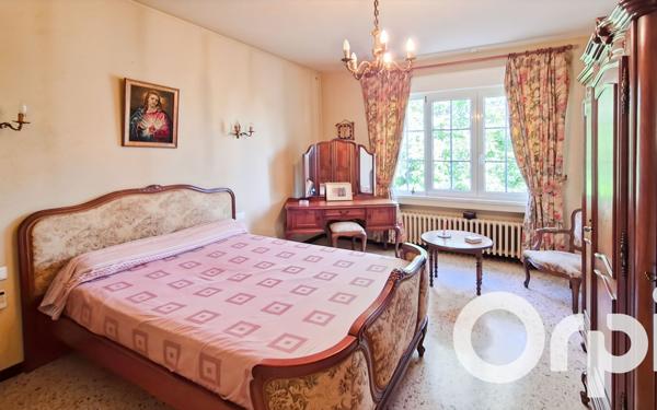 Maison à vendre    6 pièces •  Pont-Saint-Esprit