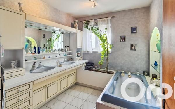 Maison à vendre    6 pièces •  Pont-Saint-Esprit