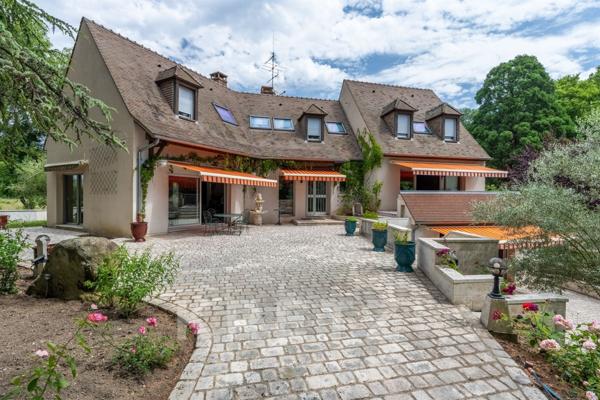 Propriété familiale avec piscine