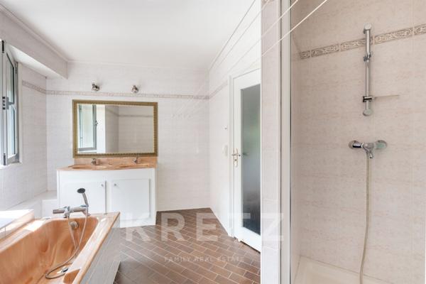 Propriété familiale avec piscine