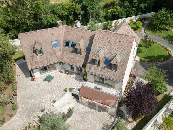 Propriété familiale avec piscine