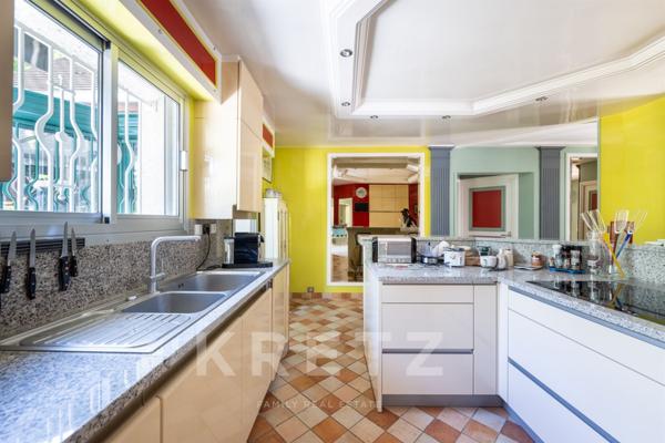 Propriété familiale avec piscine