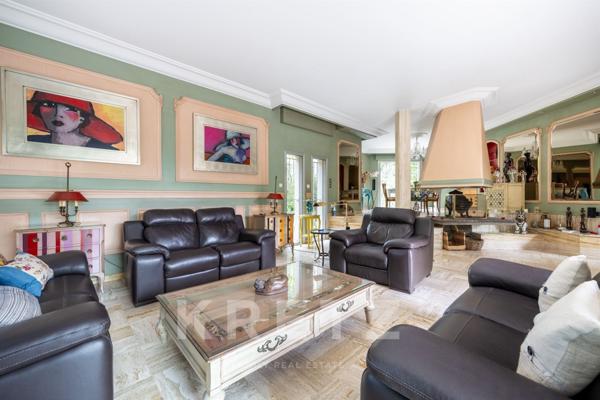 Propriété familiale avec piscine