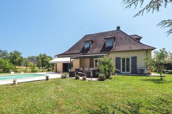 Maison de caractère 230 m² ,4 chambres, piscine, parc 3650m²