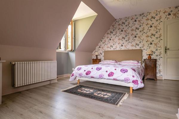 Maison de caractère 230 m² ,4 chambres, piscine, parc 3650m²