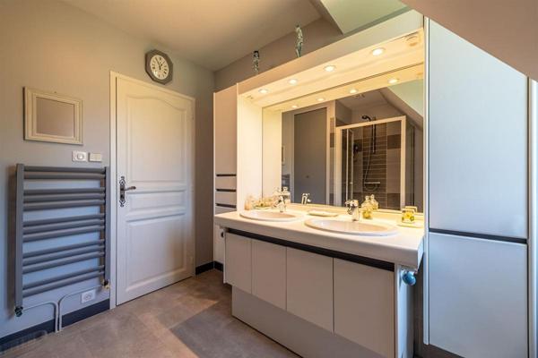 Maison de caractère 230 m² ,4 chambres, piscine, parc 3650m²