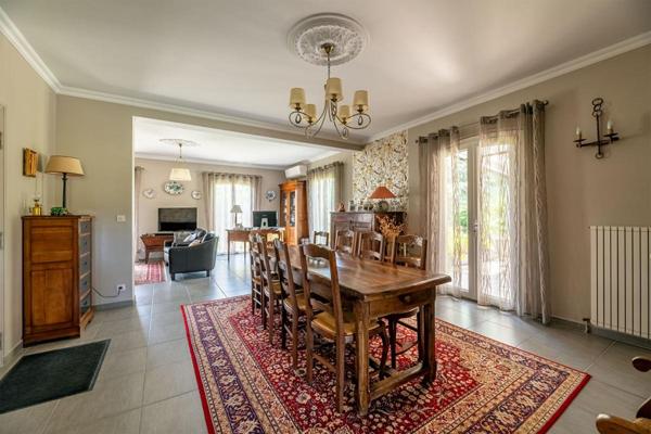 Maison de caractère 230 m² ,4 chambres, piscine, parc 3650m²