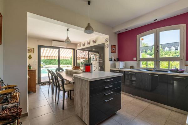 Maison de caractère 230 m² ,4 chambres, piscine, parc 3650m²