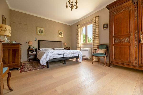 Maison de caractère 230 m² ,4 chambres, piscine, parc 3650m²