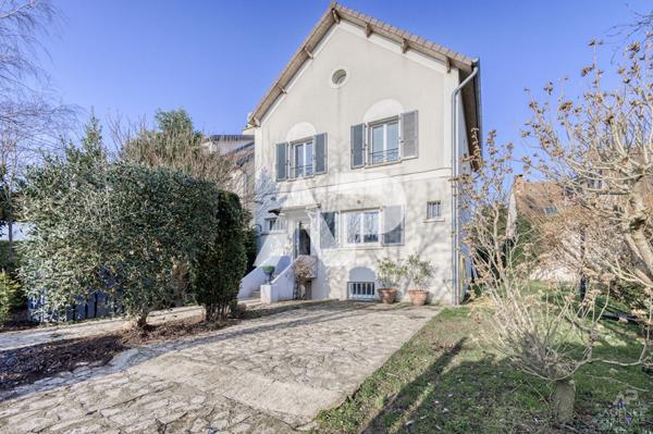 Maison Rueil Malmaison 7 pièce(s) 165m2 1 100 000 € **  - Référence  20040