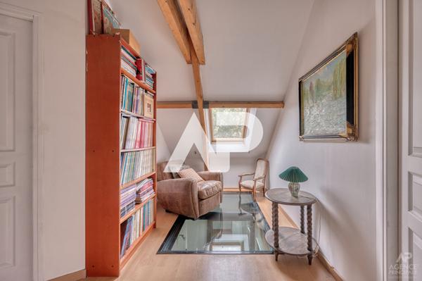Maison Rueil Malmaison 7 pièce(s) 165m2 1 100 000 € **  - Référence  20040