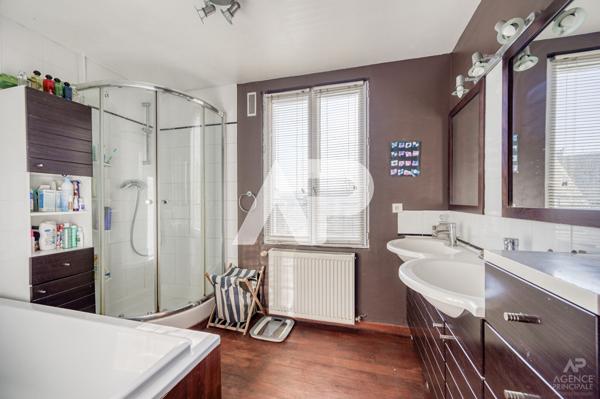 Maison Rueil Malmaison 7 pièce(s) 165m2 1 100 000 € **  - Référence  20040