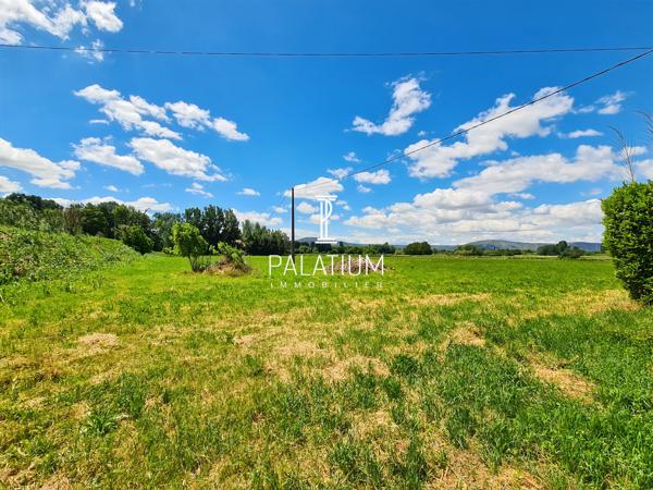 À vendre – Authentique maison de caractère avec vue imprenable sur le Luberon – 2 hectares de terrain.