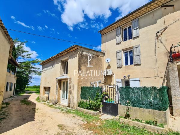 À vendre – Authentique maison de caractère avec vue imprenable sur le Luberon – 2 hectares de terrain.