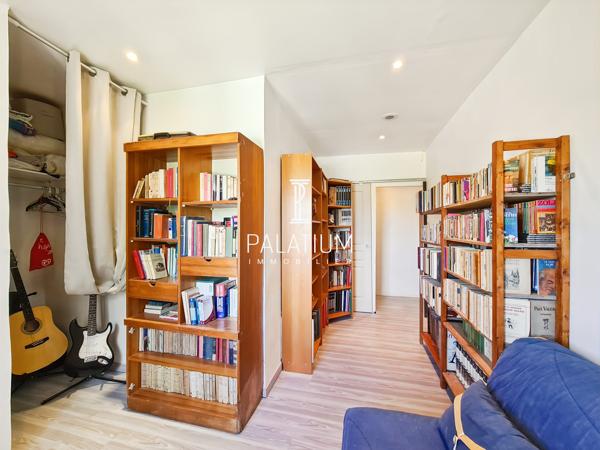 À vendre – Authentique maison de caractère avec vue imprenable sur le Luberon – 2 hectares de terrain.