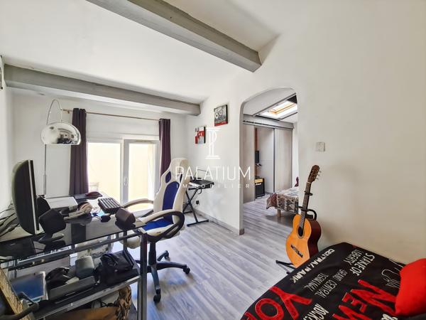 À vendre – Authentique maison de caractère avec vue imprenable sur le Luberon – 2 hectares de terrain.
