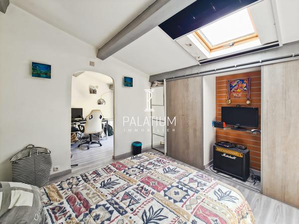 À vendre – Authentique maison de caractère avec vue imprenable sur le Luberon – 2 hectares de terrain.