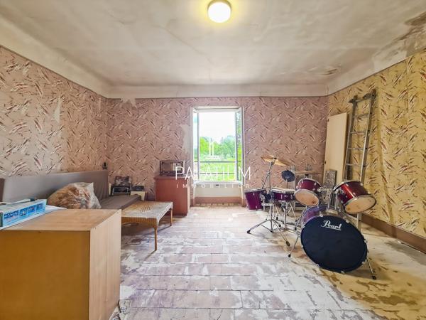À vendre – Authentique maison de caractère avec vue imprenable sur le Luberon – 2 hectares de terrain.