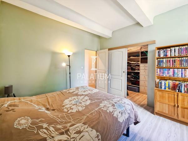 À vendre – Authentique maison de caractère avec vue imprenable sur le Luberon – 2 hectares de terrain.