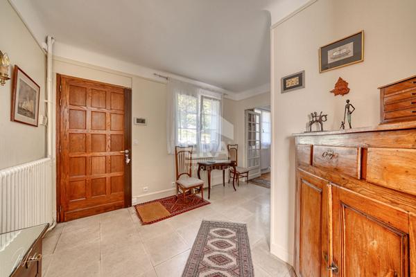 Maison familiale lumineuse de 180 m² avec studio indépendant dans le quartier Croix Bosset