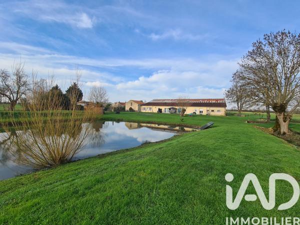 Maison à vendre 9 pièces 213 m² Puy-du-Lac