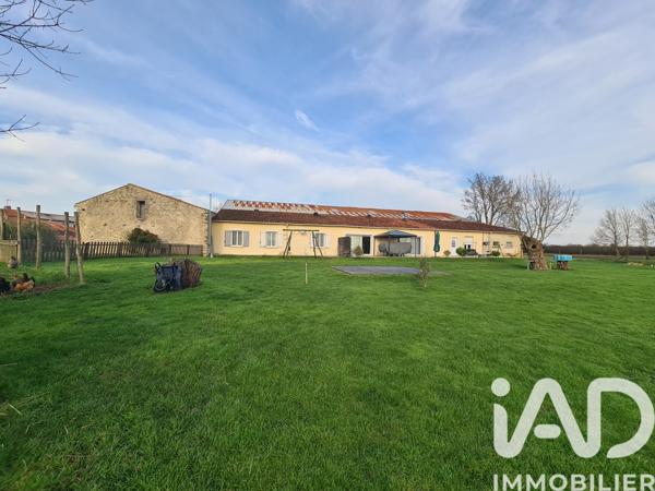 Maison à vendre 9 pièces 213 m² Puy-du-Lac