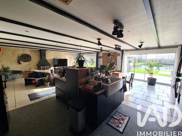 Maison à vendre 9 pièces 213 m² Puy-du-Lac