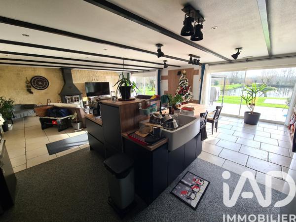 Maison à vendre 9 pièces 213 m² Puy-du-Lac