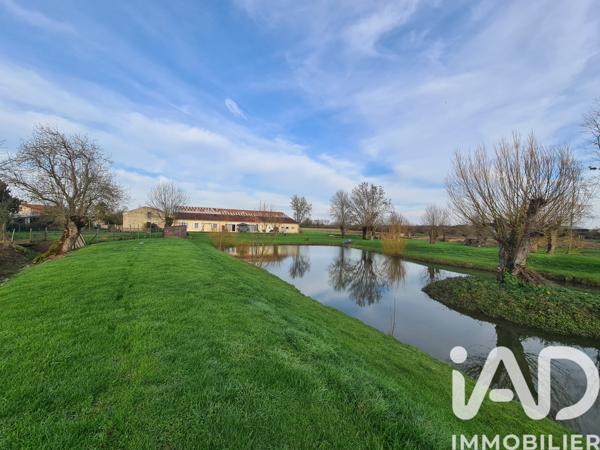 Maison à vendre 9 pièces 213 m² Puy-du-Lac
