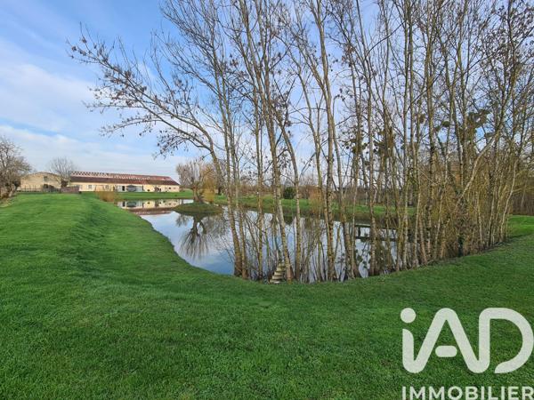 Maison à vendre 9 pièces 213 m² Puy-du-Lac