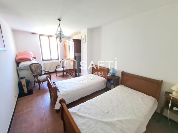 PIGNANS - MAISON DE VILLE 190M2 SUR UNE PARCELLE DE 205M2, GARAGE DE 90M2, TERRASSE, PROCHE DES COMMODITÉS