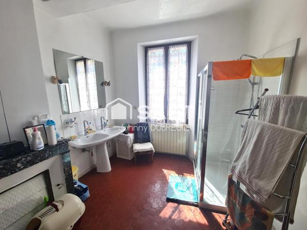 PIGNANS - MAISON DE VILLE 190M2 SUR UNE PARCELLE DE 205M2, GARAGE DE 90M2, TERRASSE, PROCHE DES COMMODITÉS