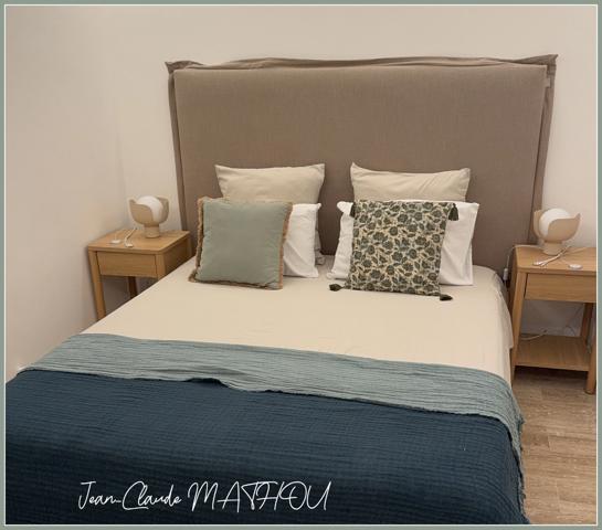 Ancienne Villa Rothschild – Élégant 2 pièces rénové avec terrasse et aperçu mer