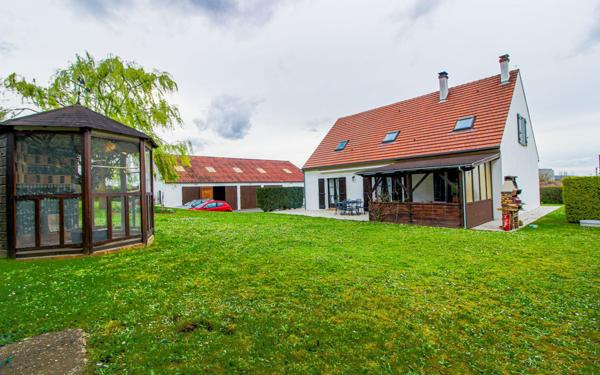 Maison à vendre    4 pièces • 208 m2 Pont-Sainte-Maxence