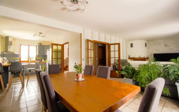 Maison à vendre    4 pièces • 208 m2 Pont-Sainte-Maxence