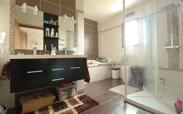 Maison à vendre    4 pièces • 208 m2 Pont-Sainte-Maxence