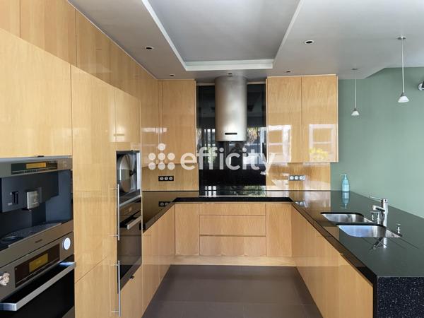 Maison 10 pièces - 392 m²