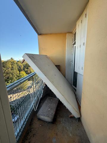 6? étage avec ascenseur, Balcon, Cave, Potentiel