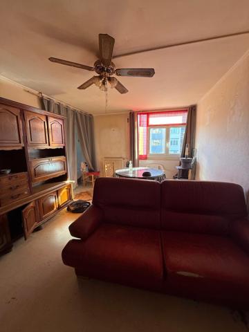 6? étage avec ascenseur, Balcon, Cave, Potentiel