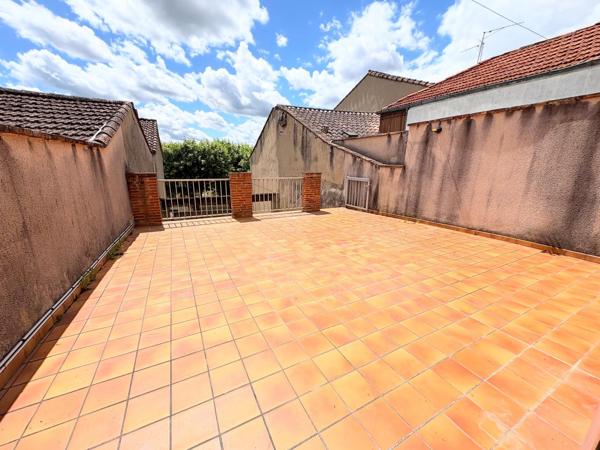 Immeuble mixte avec terrasse, garage et potentiel